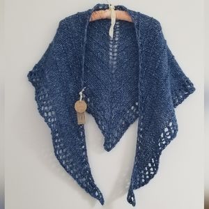 Hand knitted triangle shawl in blue.